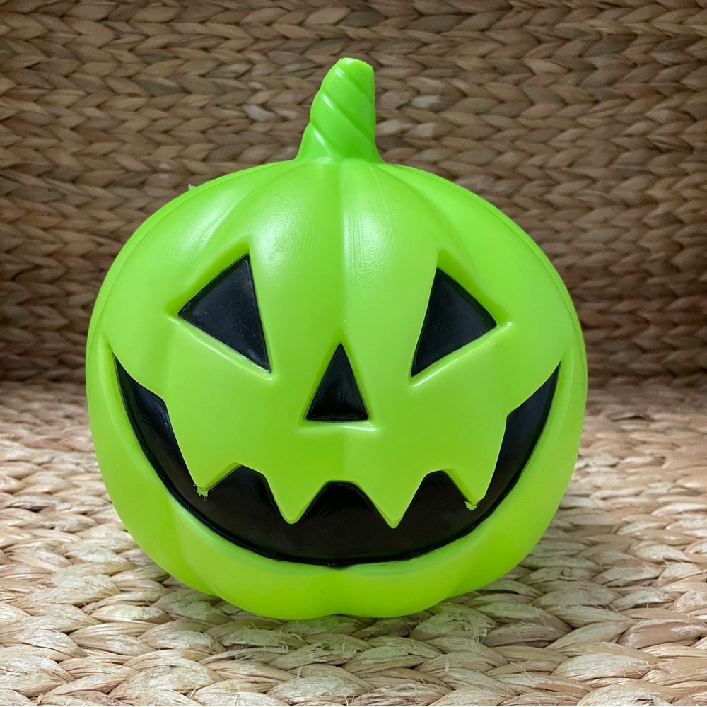 Hyde and EEK 8-inch lit pumpkin‎ blow mold decorative prop Halloween